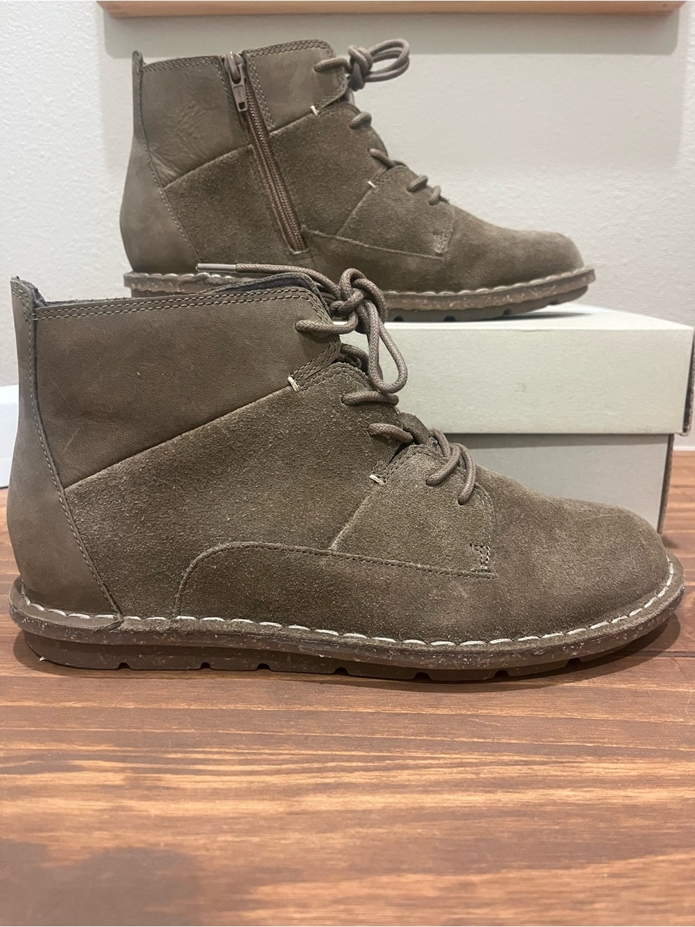 Clarks Collection Tamitha Key Womens Sz 6.5W Lace Up Cushion Ankle Desert Boots